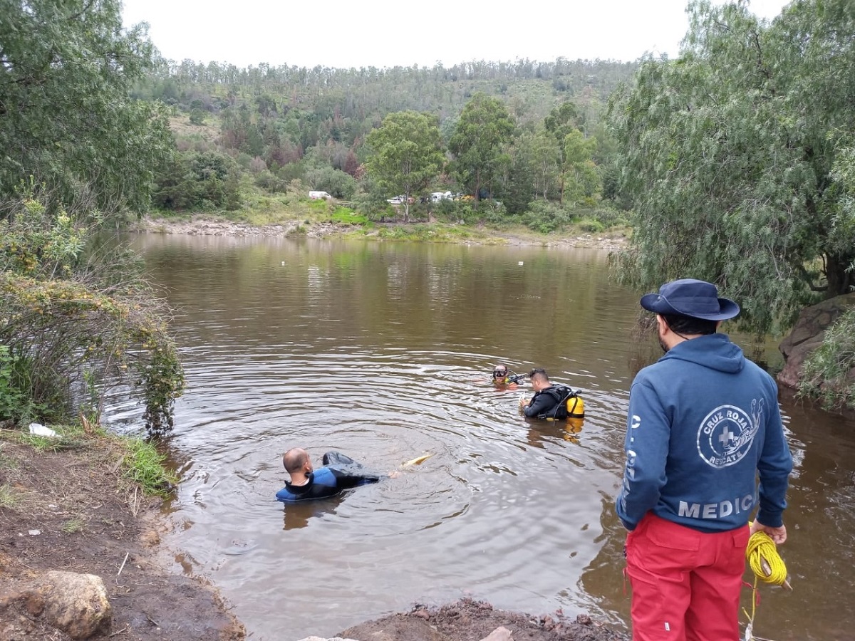 Rescatan cuerpo de hombre que cayó a una presa de la Sierra de Guadalupe