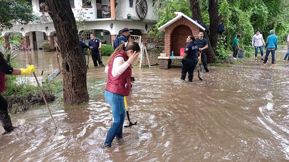 Video: Se desborda río en Teotihuacán y se inundan varias viviendas