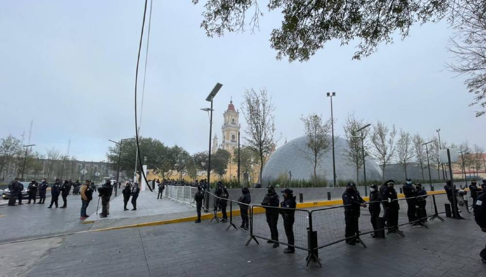 Calles aledañas al Parque de la Ciencia con presencia policiaca para evitar ambulantaje