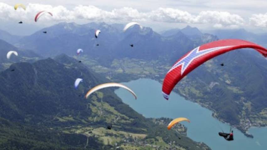 Parapentista se desploma en Valle de Bravo