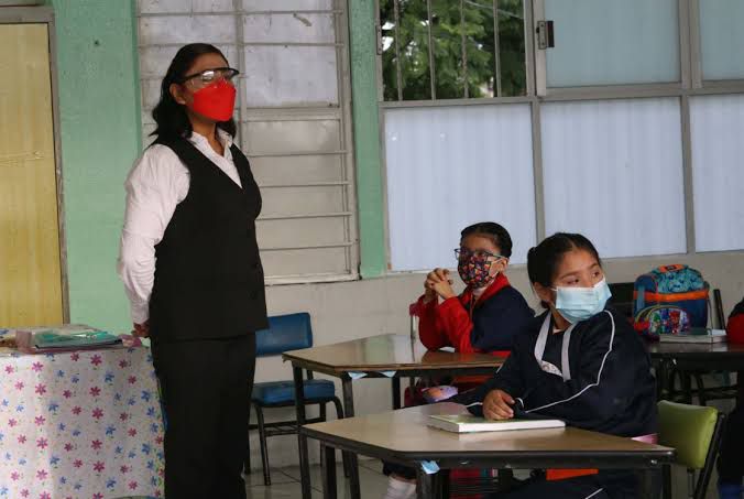 Preocupa a Maestros relajamiento de medidas sanitarias en escuelas