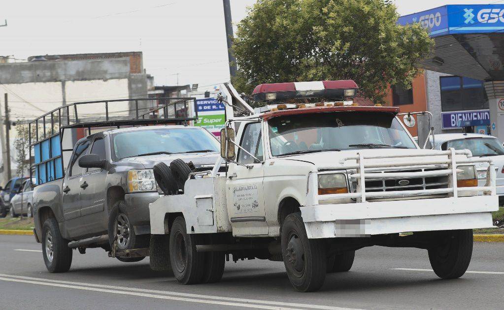 Nuevo reglamento de grúas y corralones en el Edomex aún es incumplido