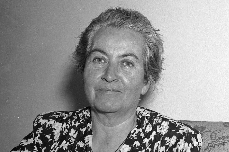 Recuerdan a la poeta Gabriela Mistral