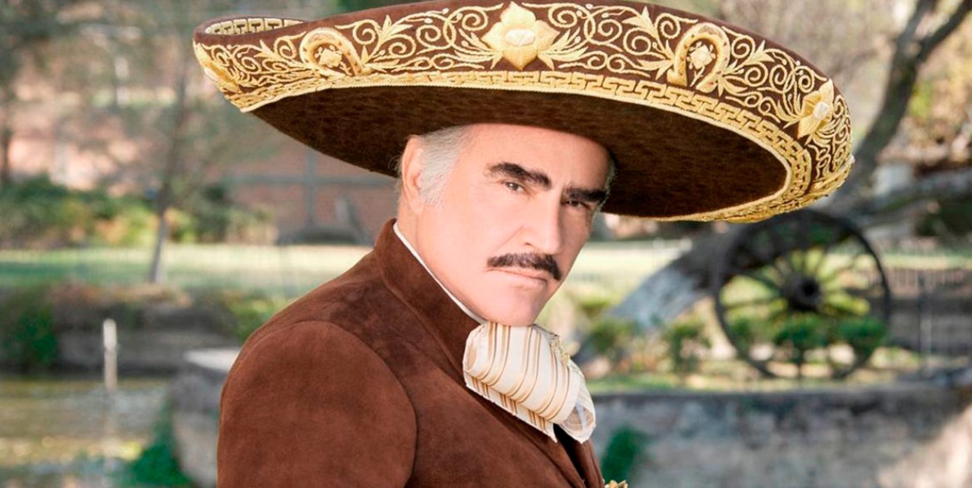 Vicente Fernández regresa a terapia intensiva