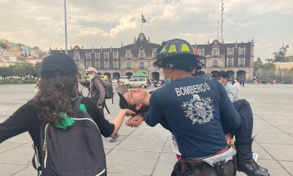 Policía de Toluca enfrenta a mujeres durante protesta contra la violencia de género