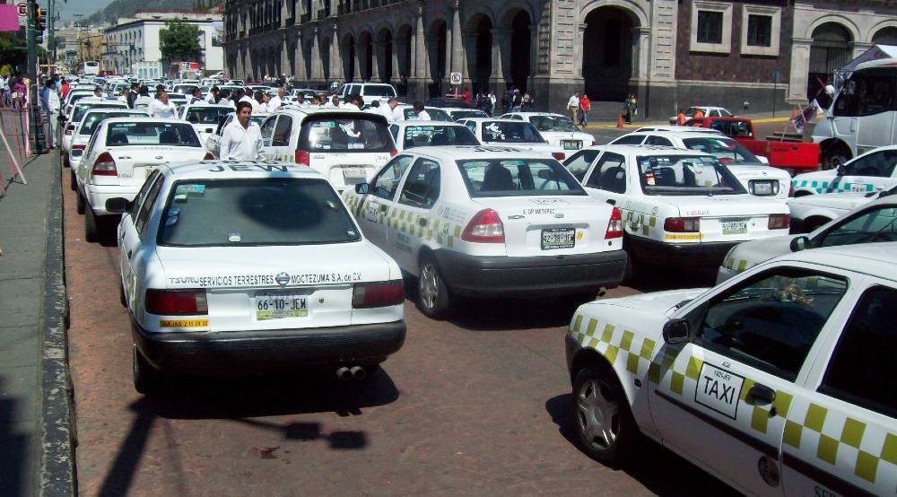 Se duplican asaltos y bajan servicios para taxistas del Valle de Toluca