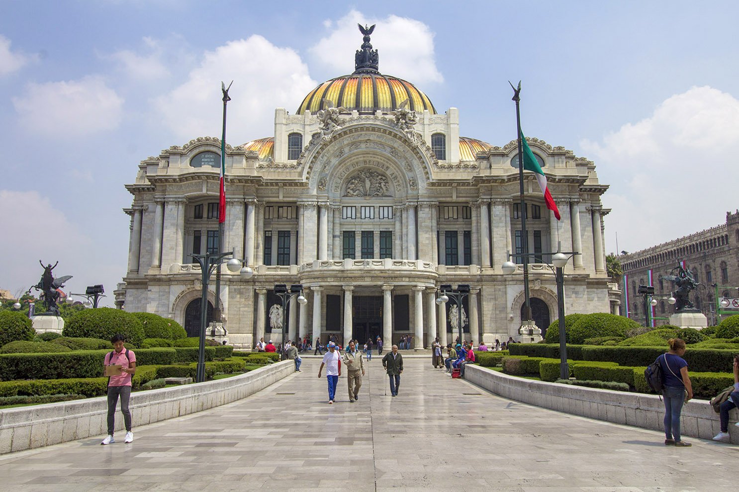 Preven homenaje a Vicente Fernández en Bellas Artes