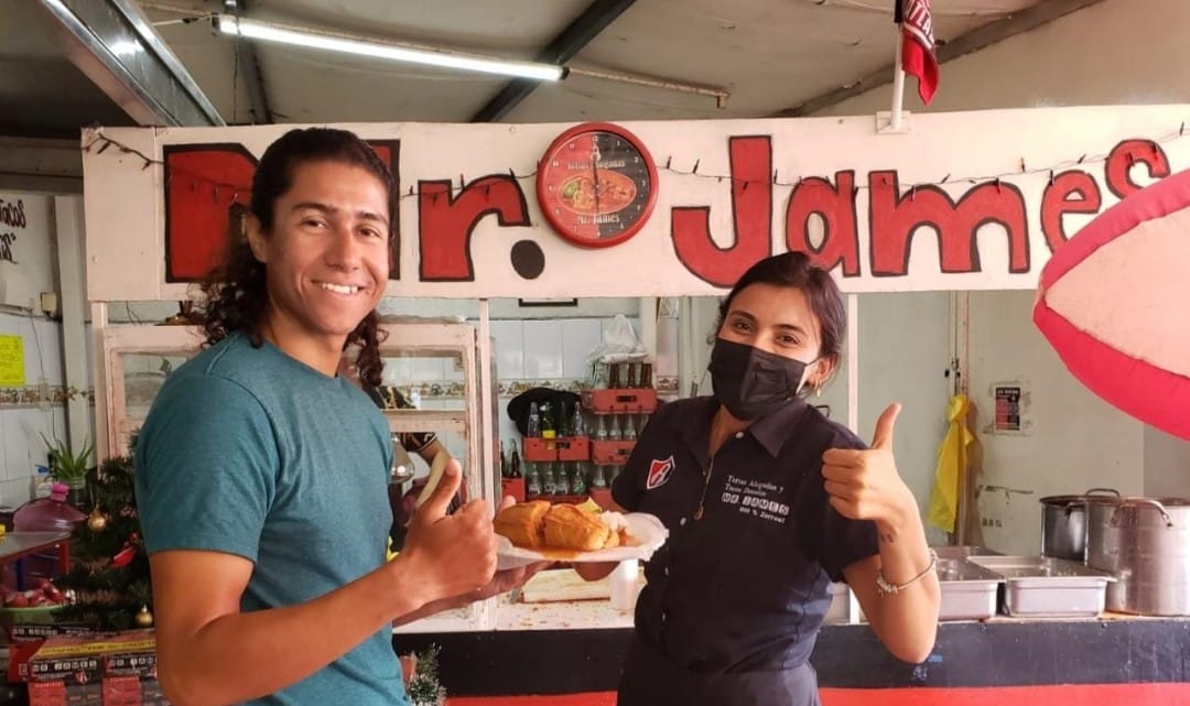 regalan tortas tras campeonato de Atlas