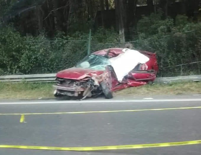 Accidente automovilístico deja dos muertos y caos vehicular sobre  la México-Toluca