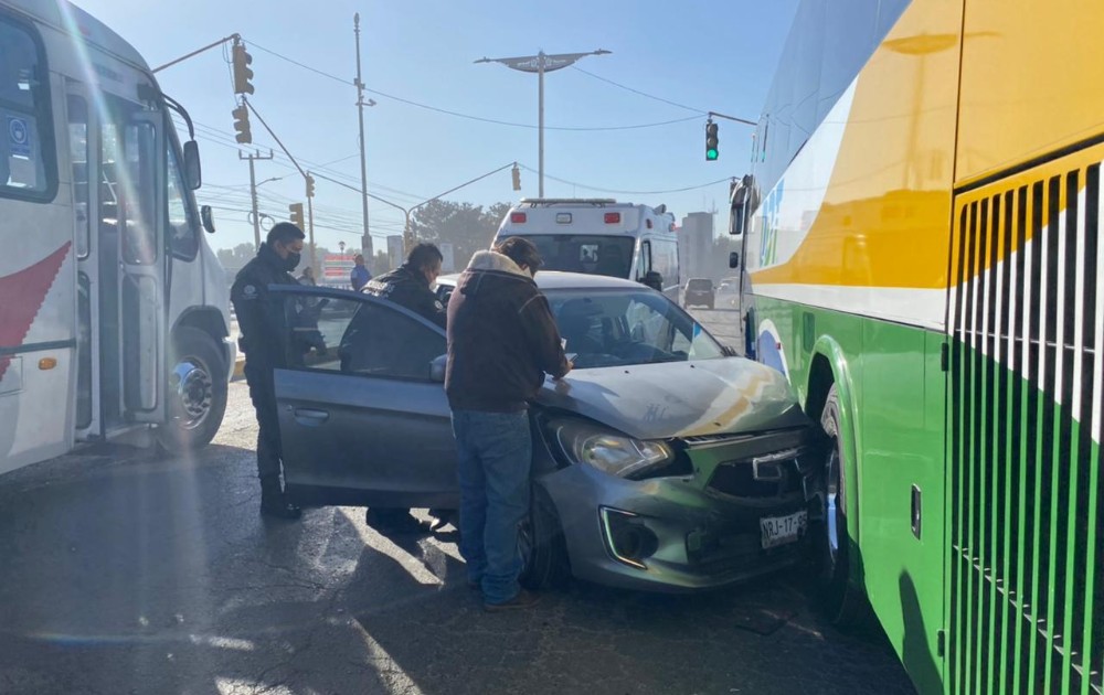 Video: Choque complica la circulación por la carretera México-Pachuca, en Tecámac