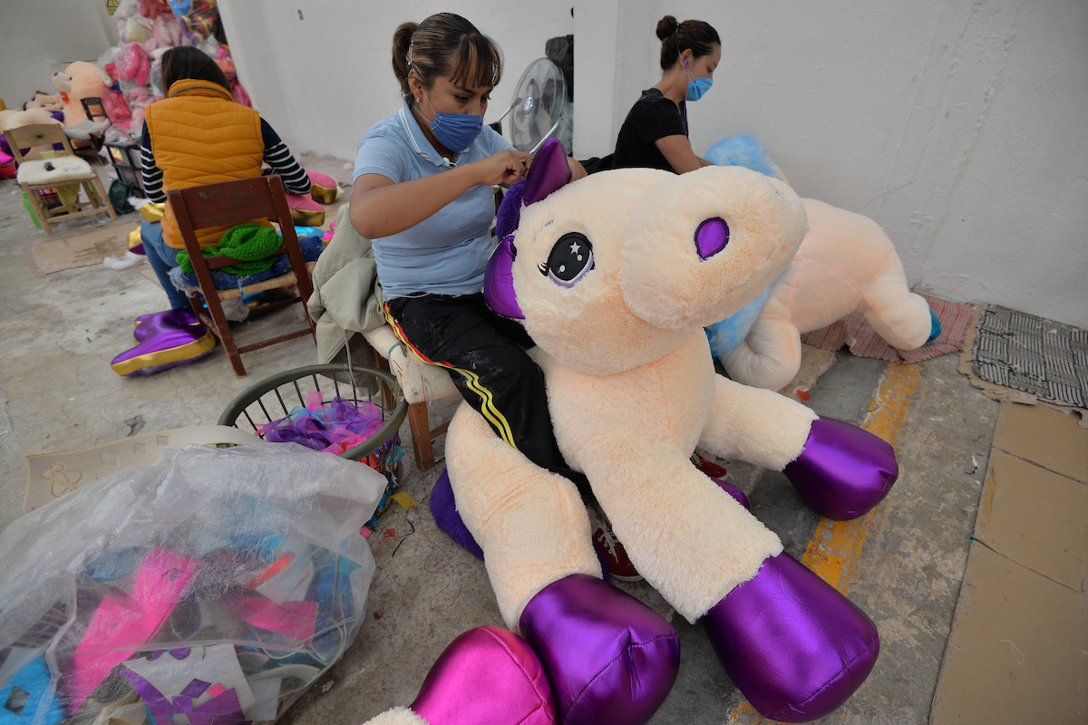 Pandemia afecta productores de peluches en Xonacatlán