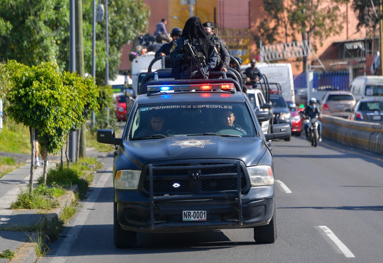 Policías de Atizapán vigilan paso de peregrinos por el municipio