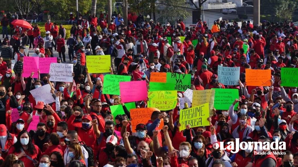 Más de 3 mil trabajadores de Naucalpan protestan en la explanada municipal