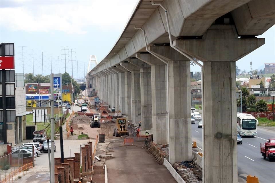 Reducen carriles en carretera México Toluca por trabajos del tren interurbano