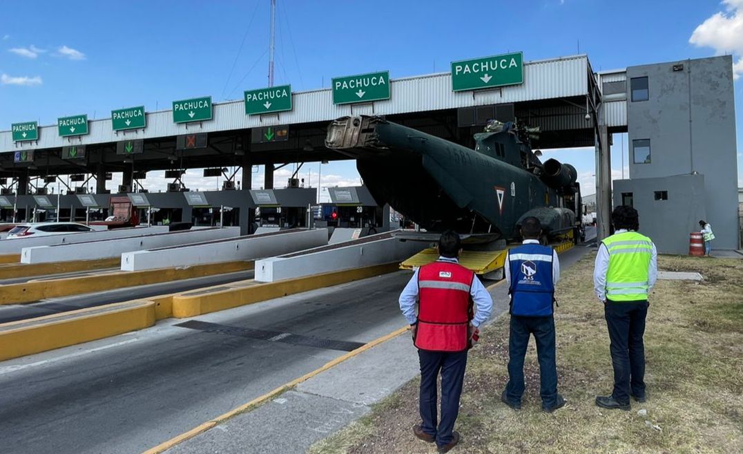 Se atora helicóptero en caseta de la México-Pachuca