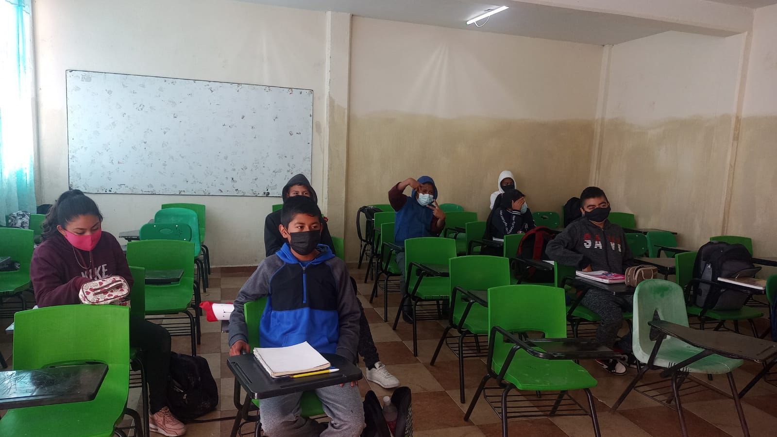 Alumnos vacacionistas deberán posponer el regreso a clases presenciales en escuela del Edomex