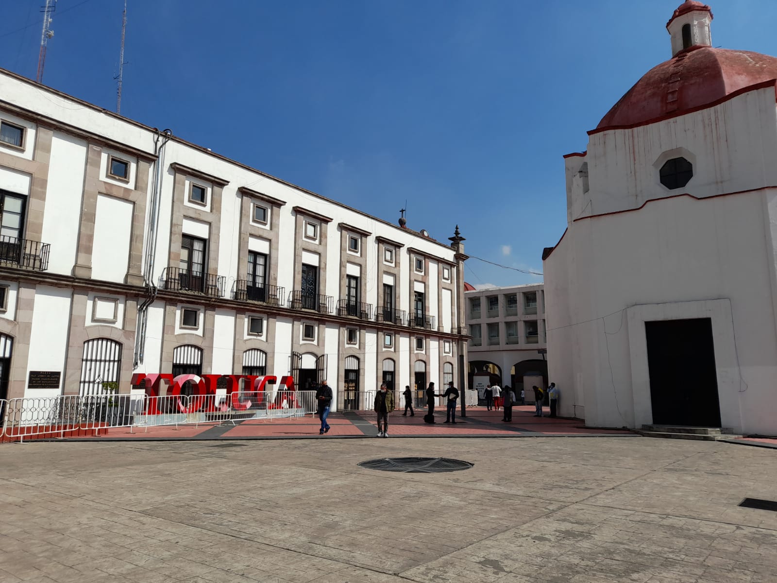 trabajadores no cubren algunos servicios en Toluca