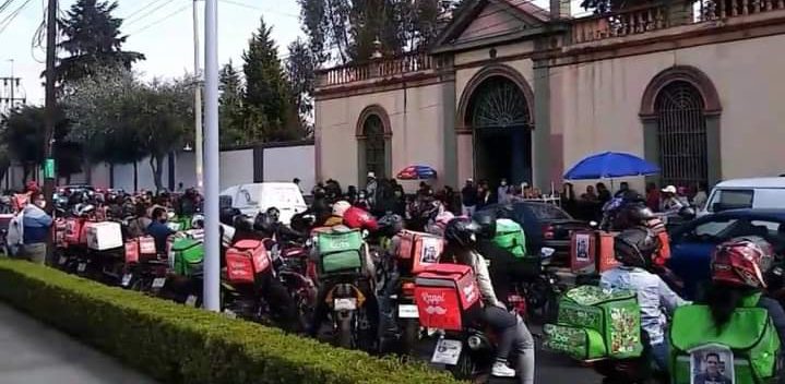 Se manifiestan en calles de Toluca tras asesinato de repartidor de comida