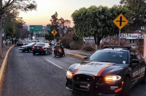 Policías estatales se accidentaron en la Toluca-Naucalpan