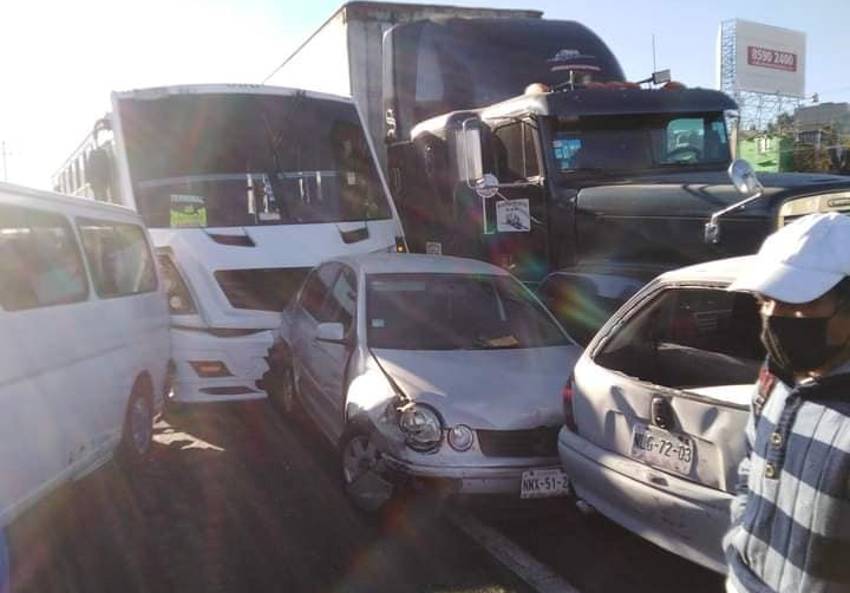 Video: Por segundo día consecutivo desquiciado el tránsito en la México-Puebla por accidente