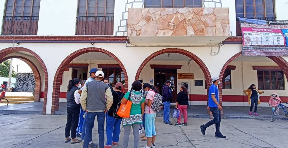 Amas de casa de Temamatla se manifiestan en la alcaldía, piden agua