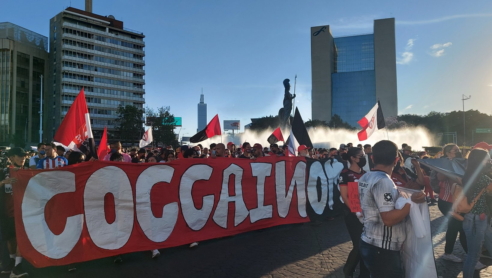 Aficionados del Atlas marchan