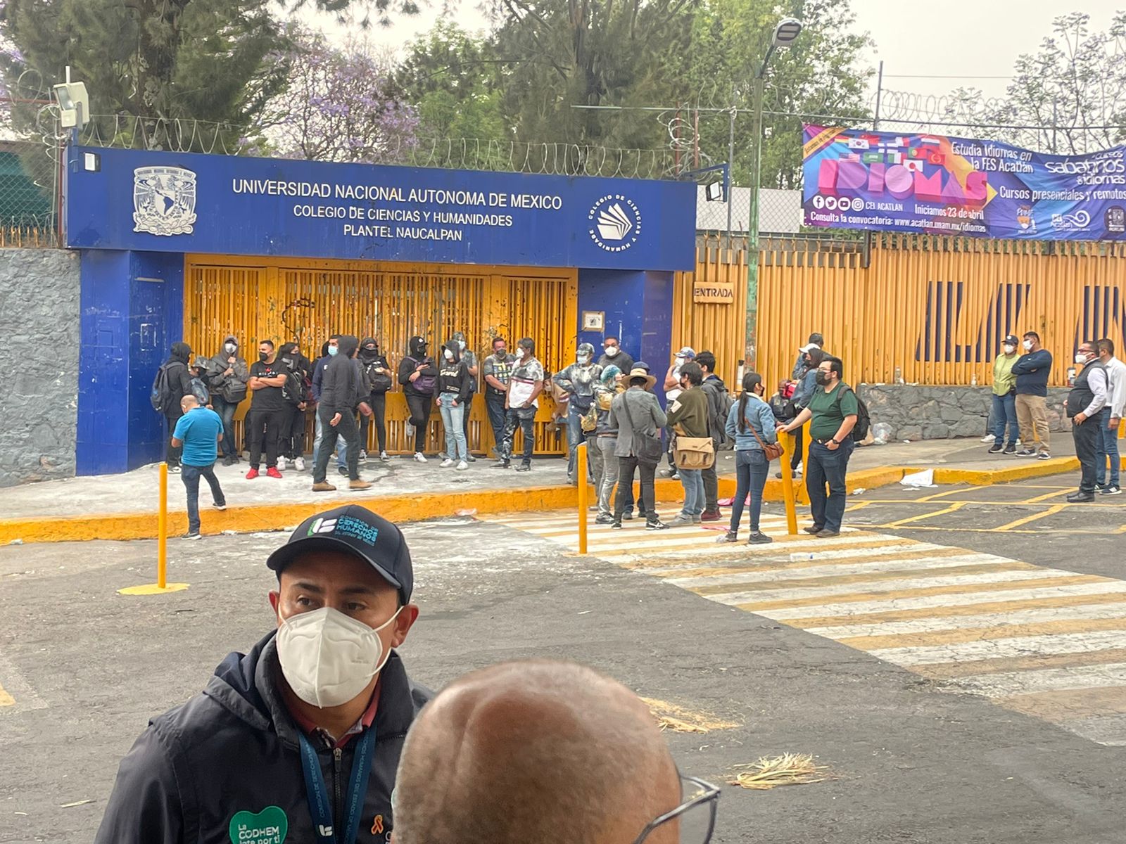 (VIDEO) Protesta de estudiantes del CCH Naucalpan  a fuera del plantel