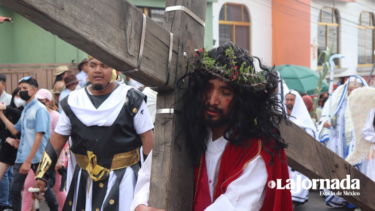 Viacrucis de Semana Santa reúne a familias en parroquias Toluqueñas