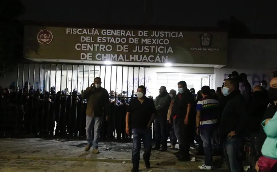 Desalojan a feministas que se manifestaron por la desaparición de una compañera