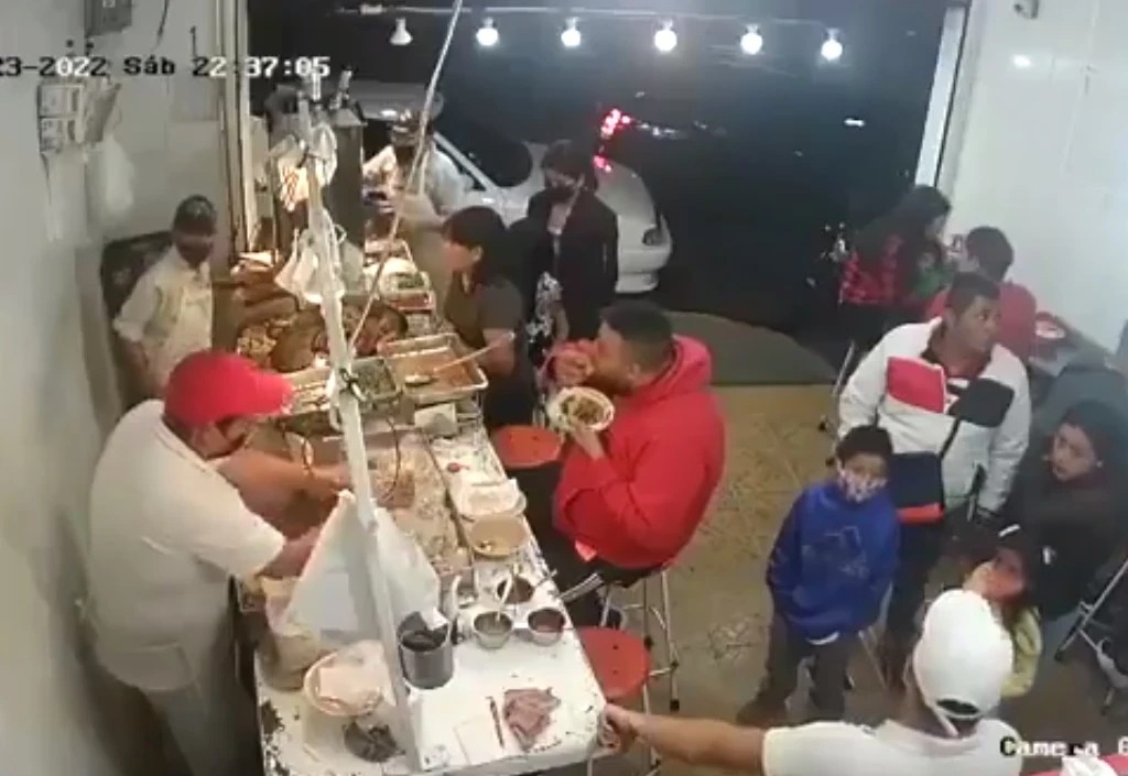 Video: ¡Ni comiendo tacos estamos seguro! Roban taquería en Naucalpan