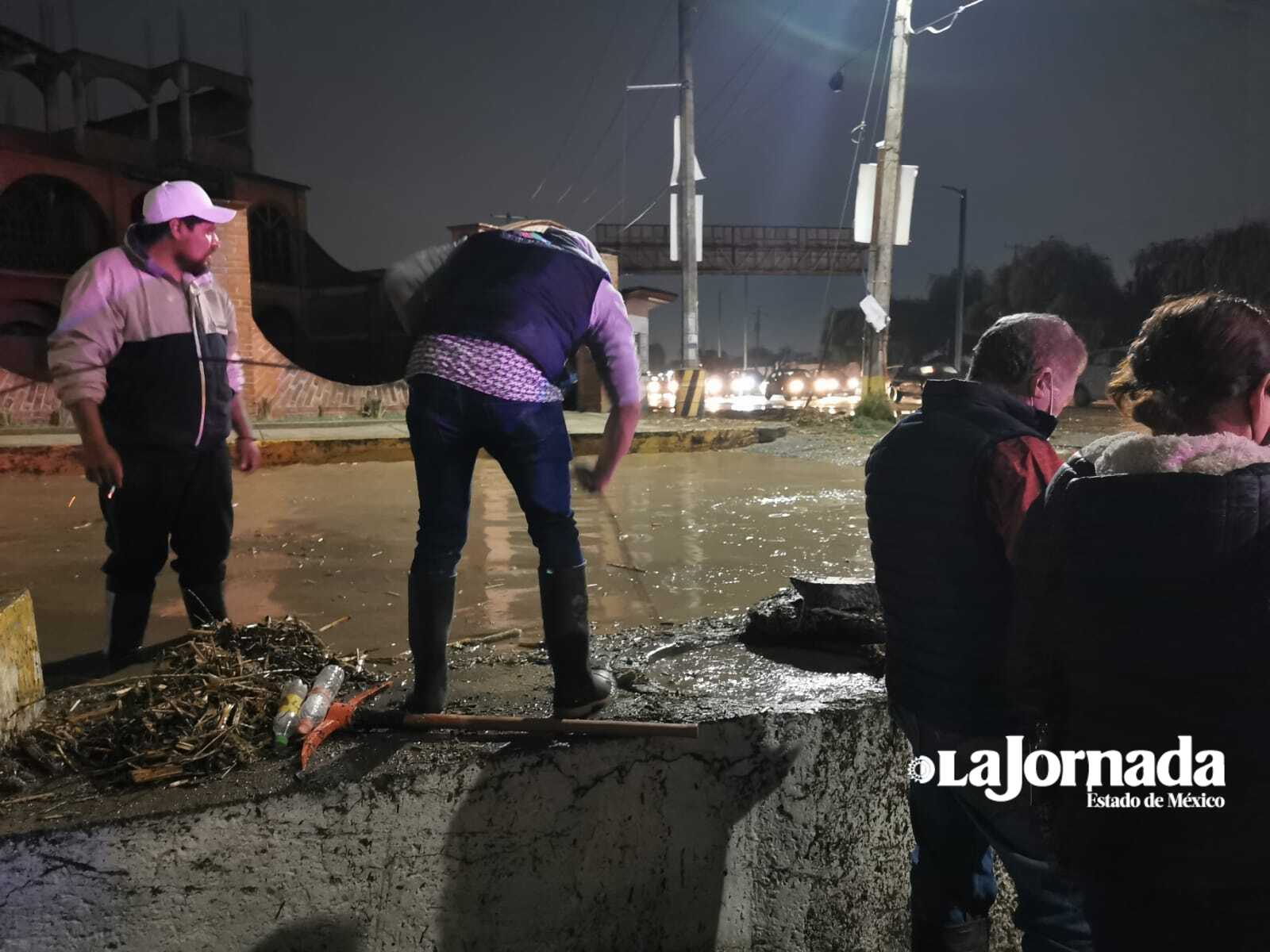 (VIDEO) “Lo poco que tenemos está destruido”, afectada por lluvias en Mexicaltzingo