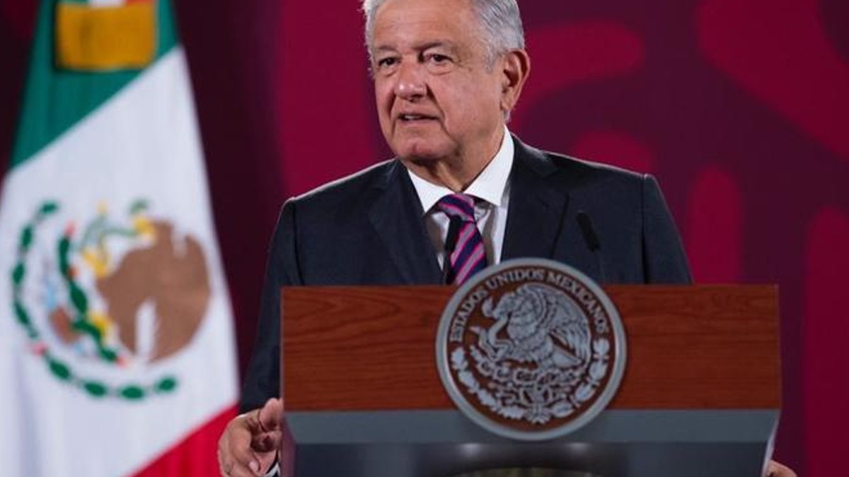 Convocatorias para cubrir plazas médicas disponibles, anuncia AMLO