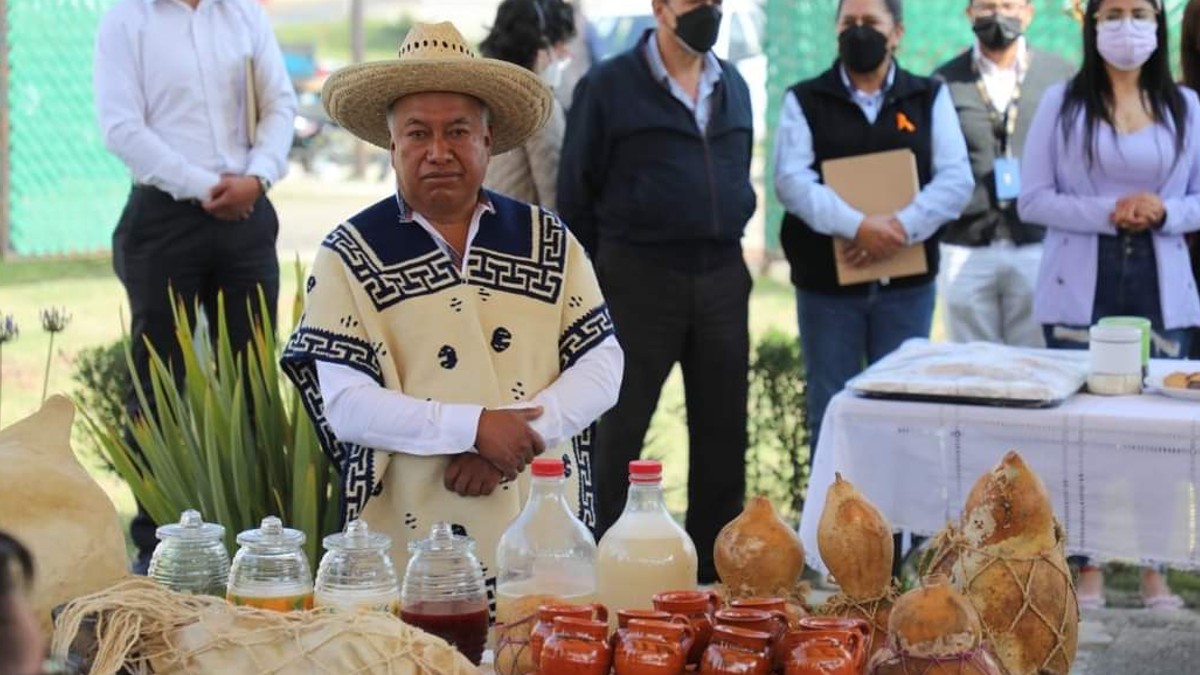 Realizan feria del tapete y pulque en Temoaya