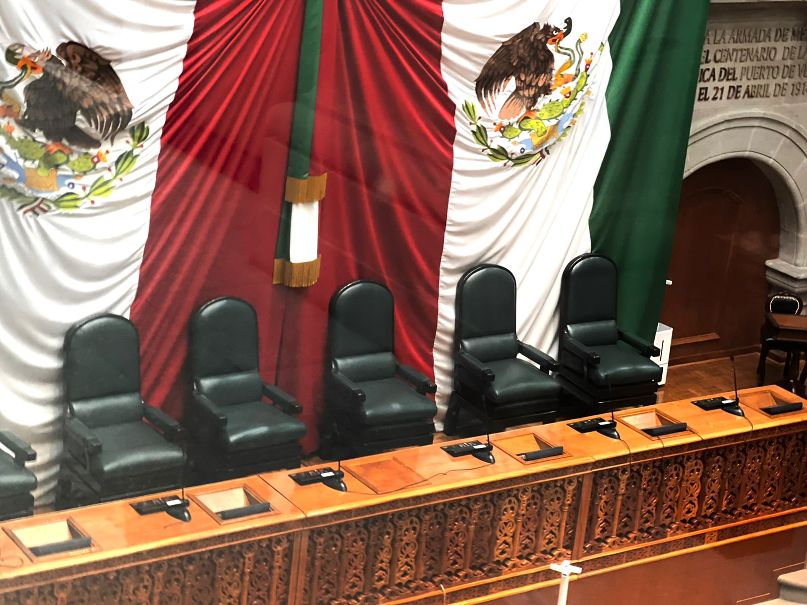 Seguirán arrastrando y postergando diputados locales iniciativas polémicas