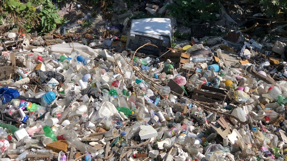 Basura sigue siendo arrojada en barrancas con la agrado de autoridades