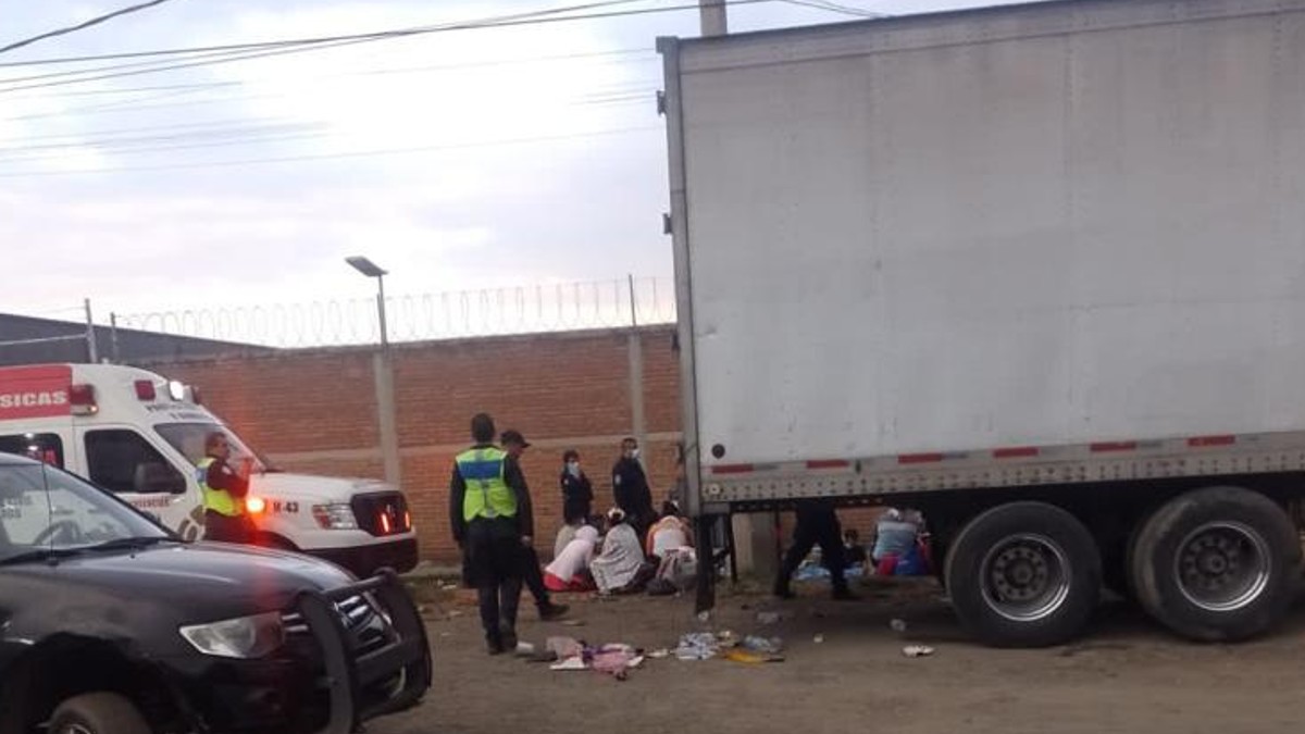 Aseguran a 43 inmigrantes dentro de un trailer en Cuautitlan Izcalli