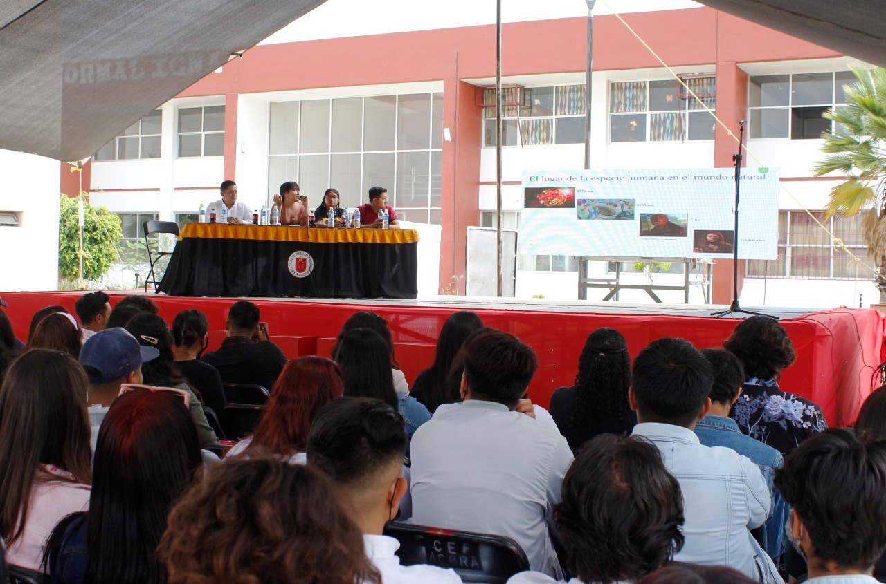 Imparten conferencia sobre “Crisis ecológica y Climática” en Centro Universitario