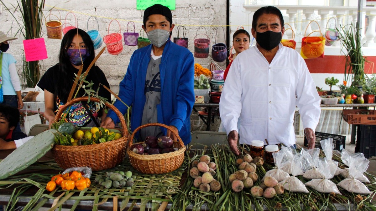 Realizan en Chimalhuacán tianguis agropecuario y de trueque