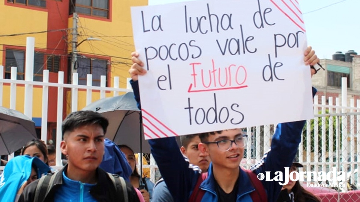 Alumnos de diversas escuelas protestan; les niegan espacios deportivos