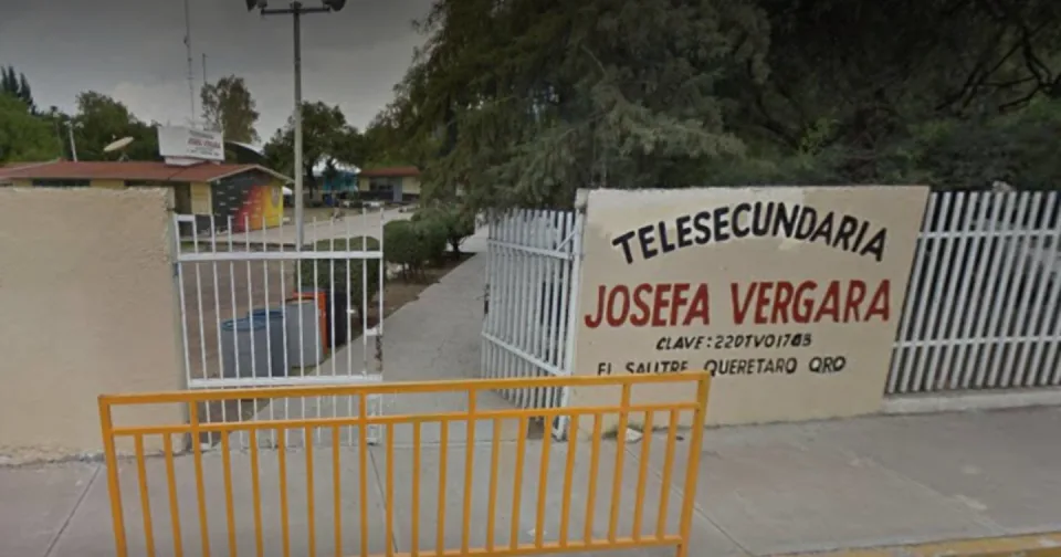 quemado en telesecundaria de Querétaro