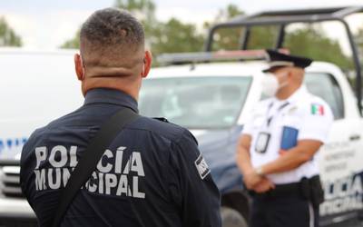 Policías de Toluca, presuntamente roban celular a ciudadano