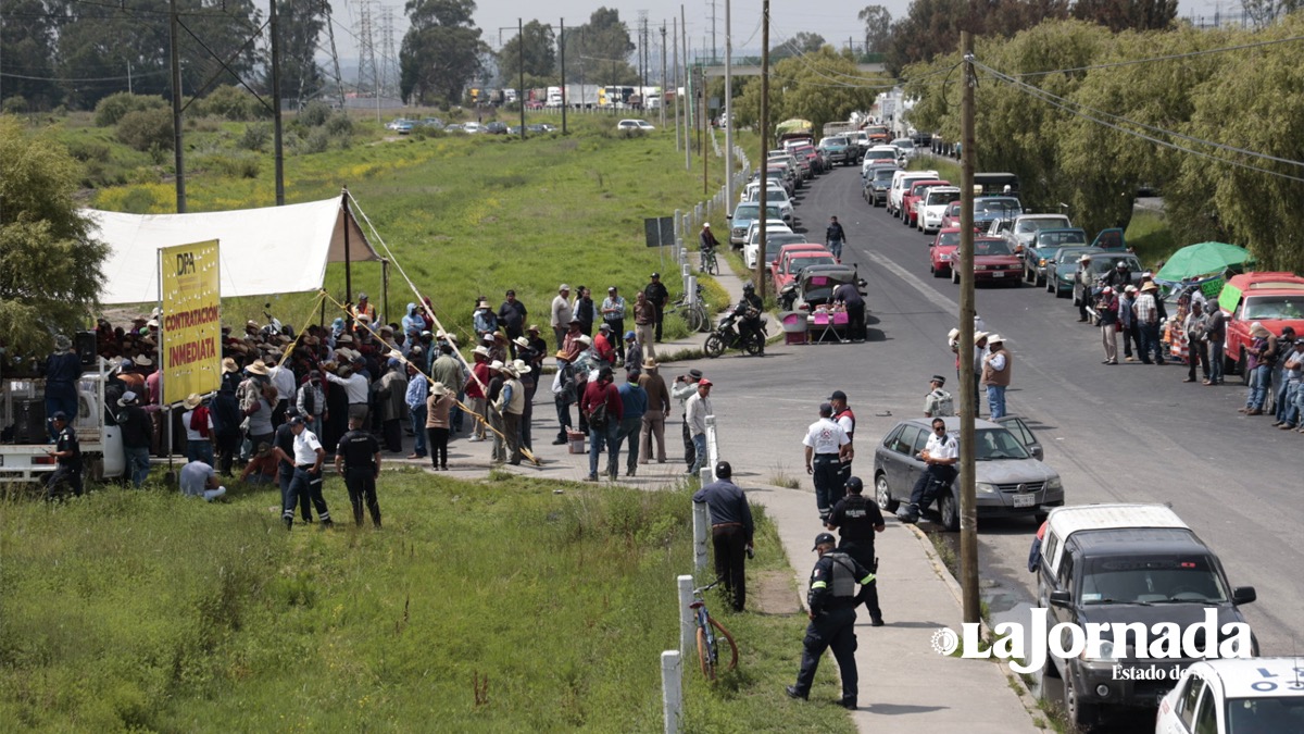 Pobladores bloquean la carretera a la altura de Bionatur