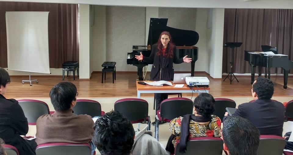 Pianista rusa busca aportar a los músicos mexiquenses