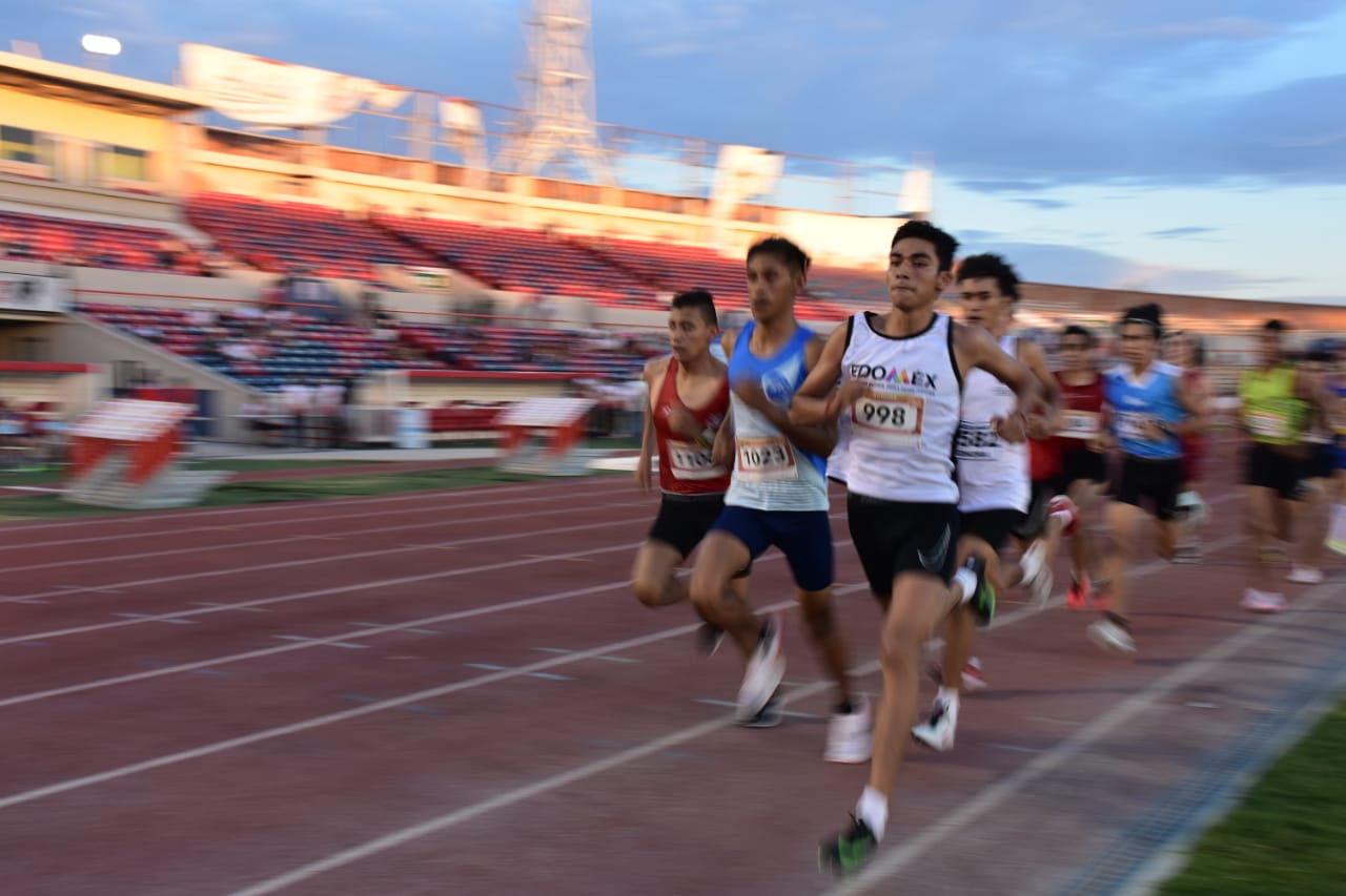 Cientos de atletas buscan clasificación en atletismo