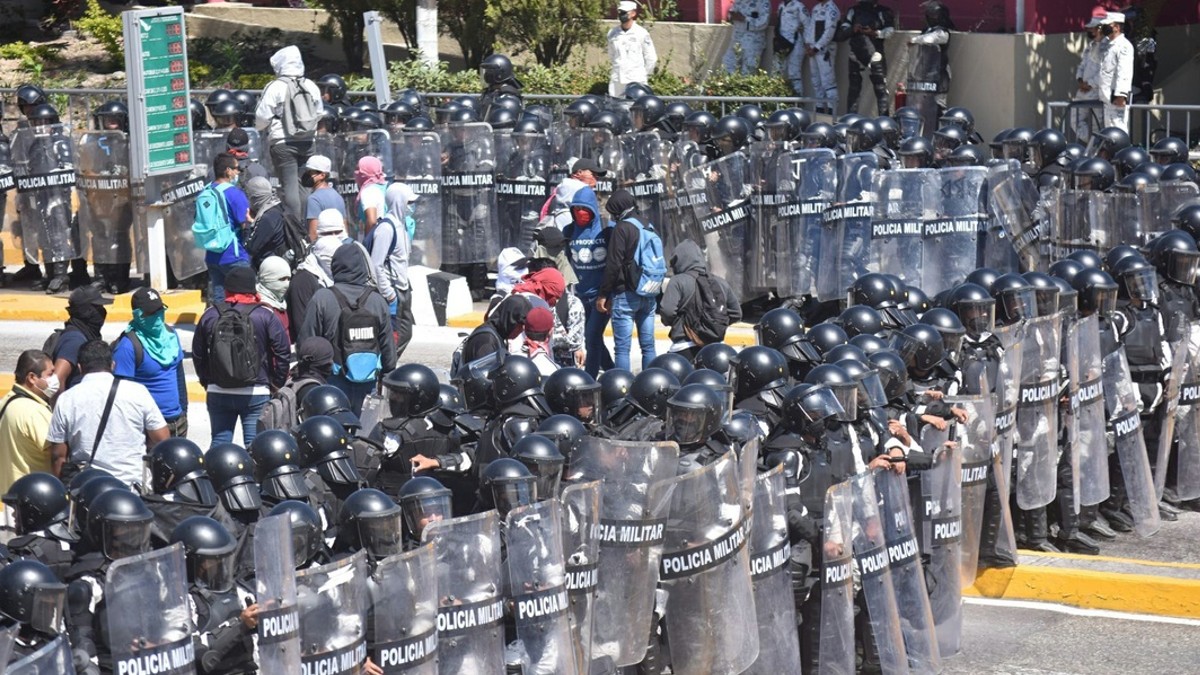 FGR notifica a Sedena las órdenes para detener a 20 militares