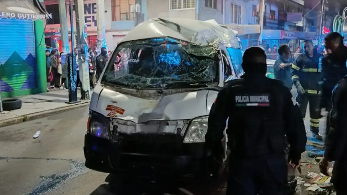 Al menos ocho personas resultaron lesionadas tras volcadura