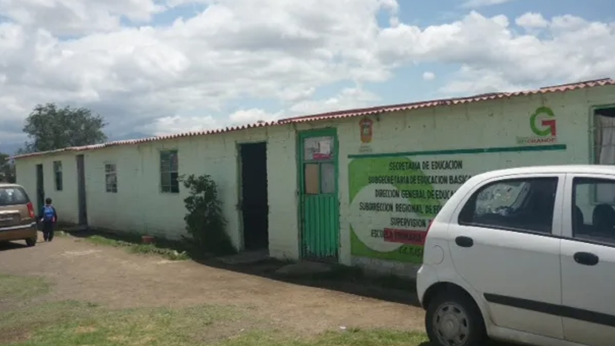 Años pidiendo construcción de escuela en Temamatla: padres y maestros