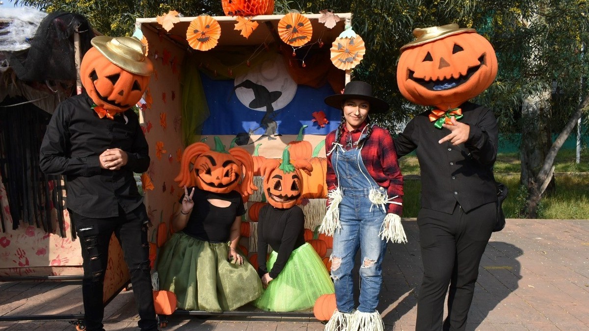 Comunidad universitaria realiza festival de Día de Muertos en la UTN