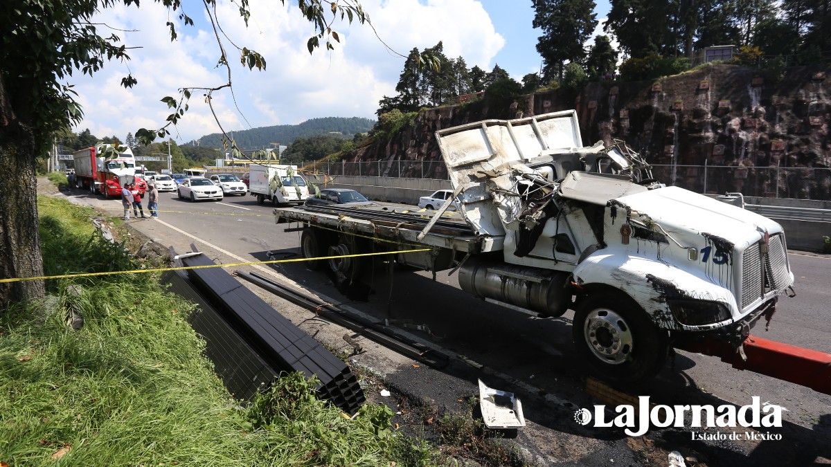 (VIDEO) Accidente en la México-Toluca, reportan un fallecido