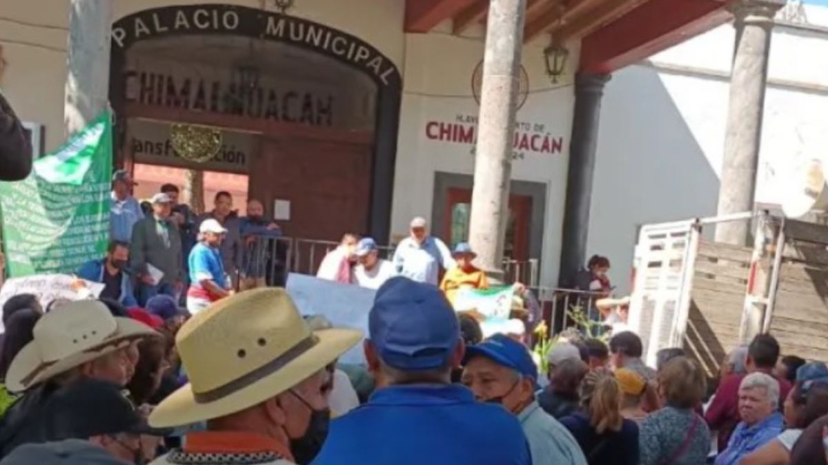 Ejidatarios y comerciantes se manifiestan en Chimalhuacán